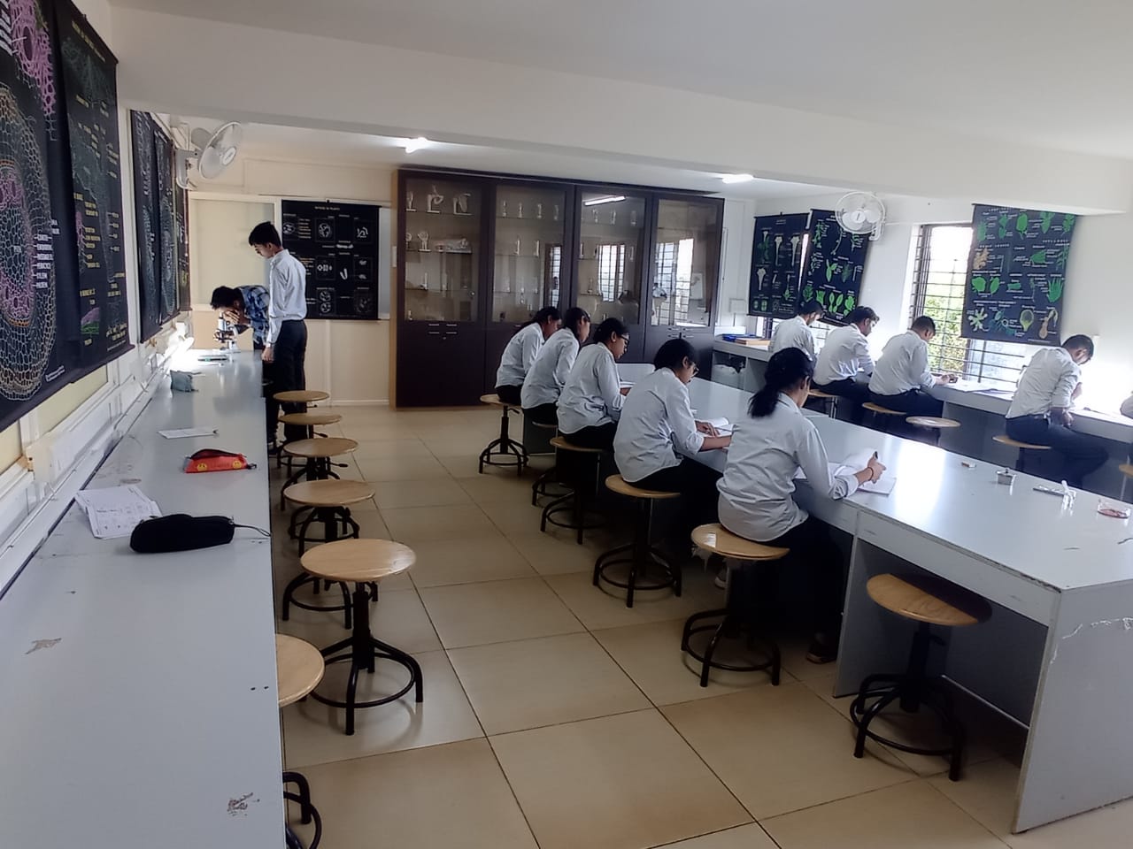 BIOLOGY LAB